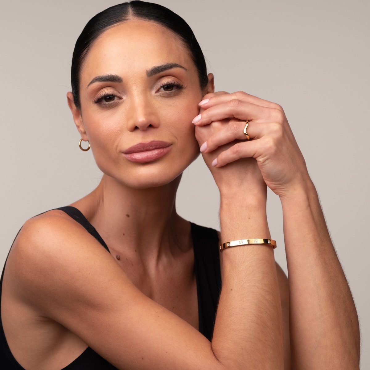 Bangle Amelie 18K Gold-Plated Cuff Bracelet in 18K gold-plated – Meiva bracelet view 5