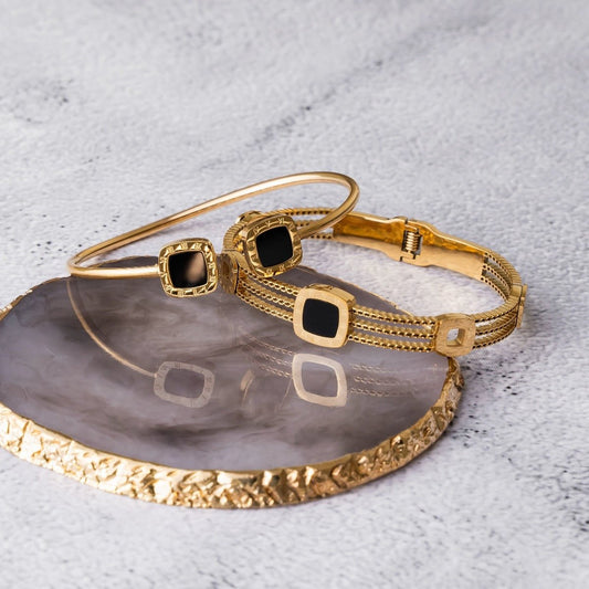 Bangle Bella Ônix 18K Gold Plated bracelet detail 2