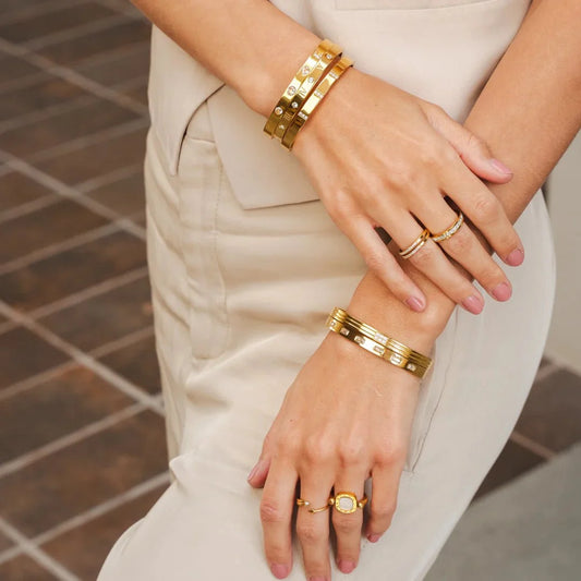Bangle Minimal 18K Gold-Plated Cuff Bracelet in 18K gold-plated – Meiva bracelet view 2