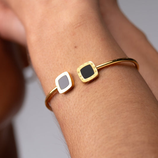 Bangle Onyx Cuff Bracelet 18K Gold Plated in 18K gold-plated – Meiva bracelet view 2