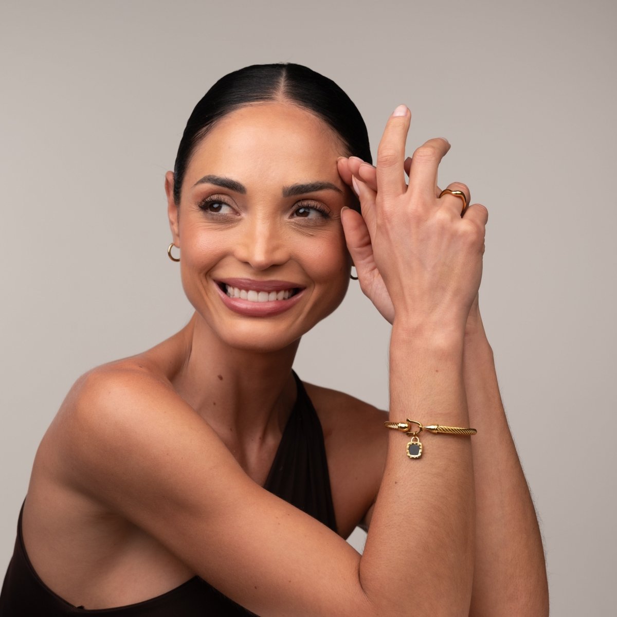 Bangle Square Onyx Pendant 18K Gold-Plated Cuff Bracelet in 18K gold-plated – Meiva bracelet view 11