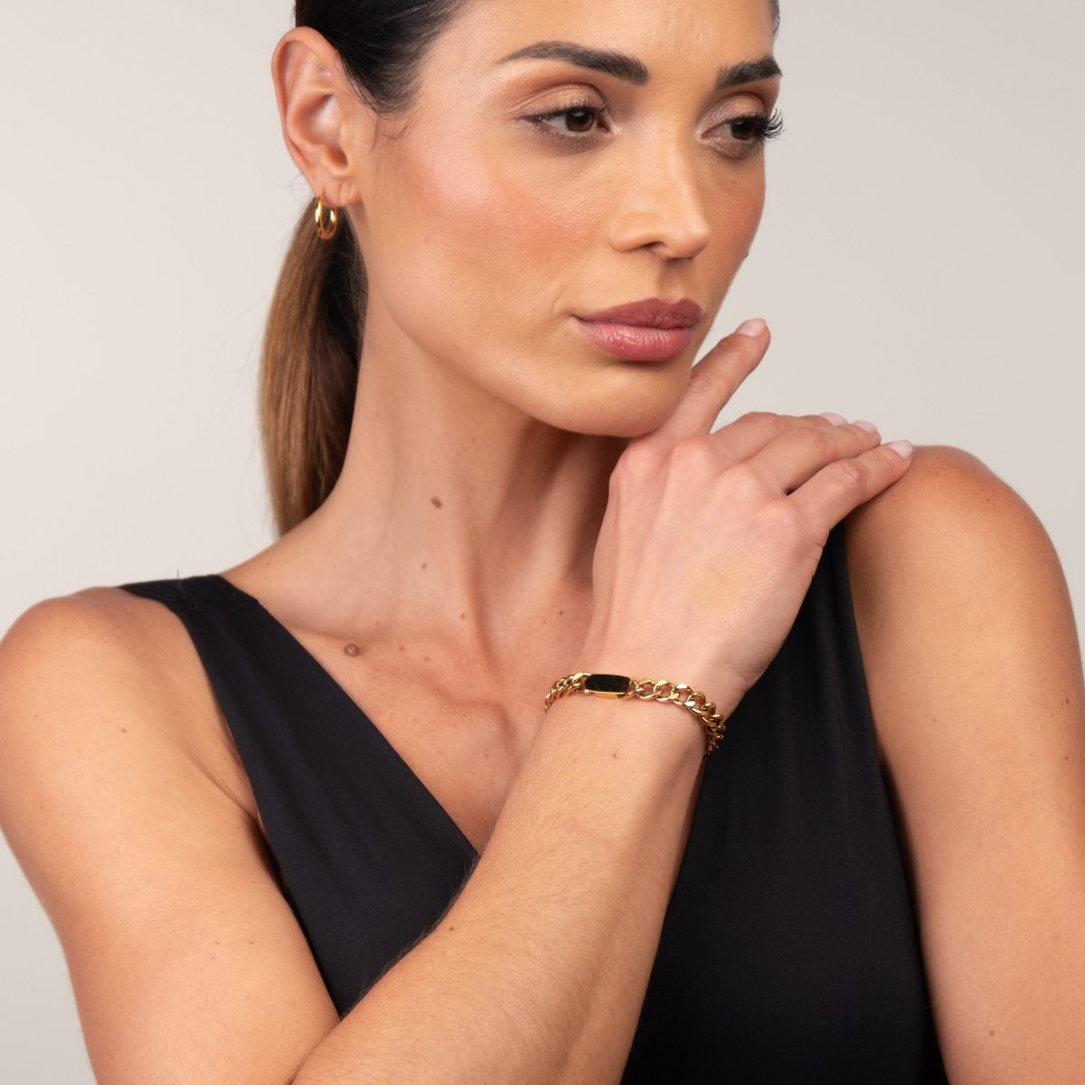 Bracelet Chain with Rectangular Pendant 18K Gold-Plated in 18K gold-plated – Meiva necklace view 8