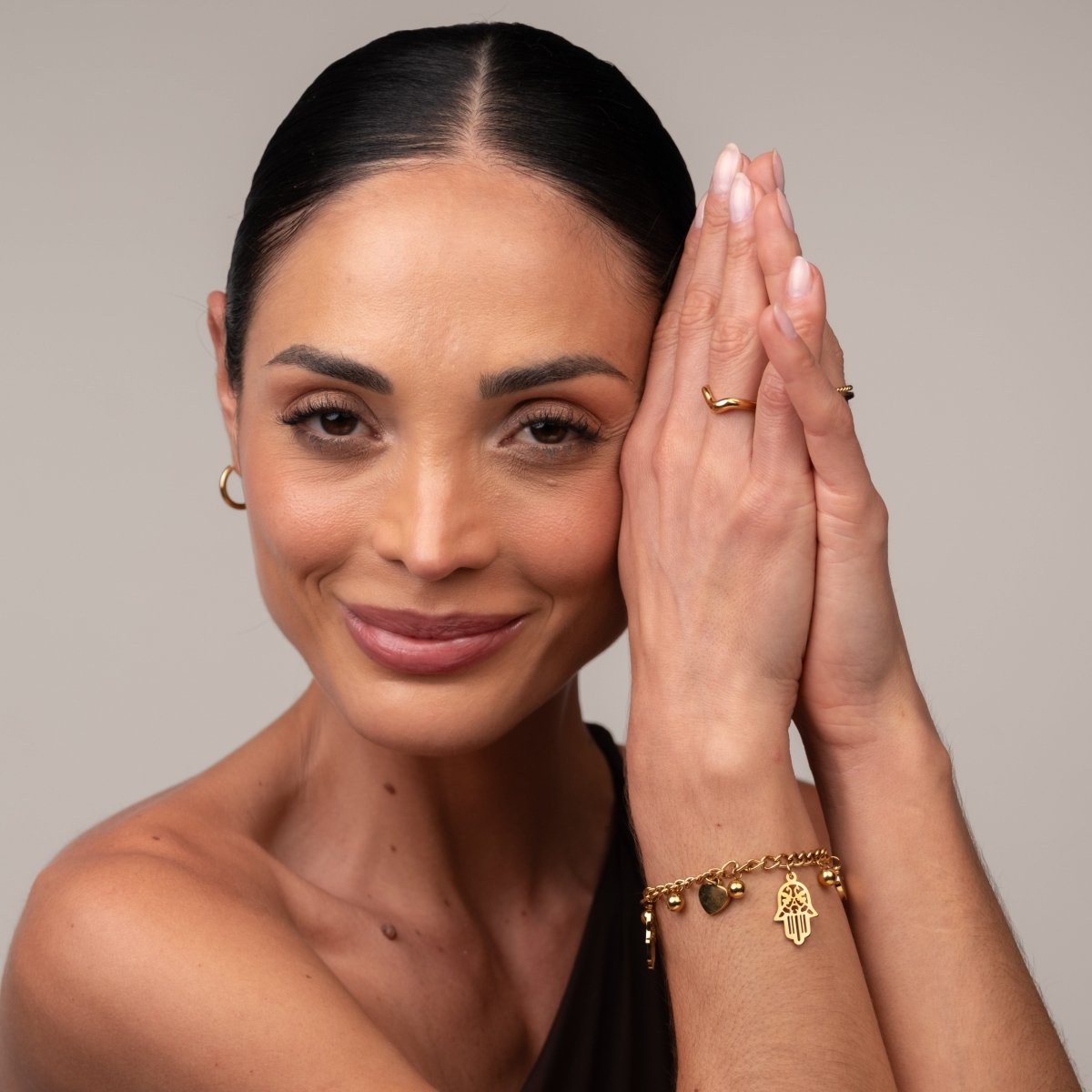 Bracelet Link with Heart and Hamsa Charms 18K Gold-Plated in 18K gold-plated – Meiva bracelet view 4