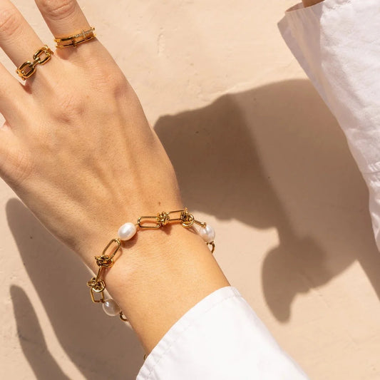 Bracelet Knot and Pearl 18K Gold-Plated in 18K gold-plated, pearl – Meiva bracelet view 2