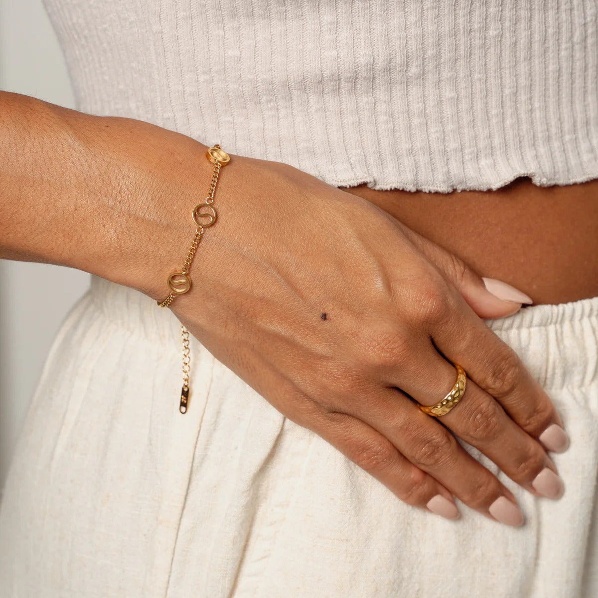 Bracelet Sierra Pendant 18K Gold Plated in 18K gold-plated – Meiva bracelet view 6