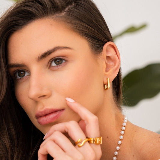 Hoop Earrings Leonor Square Hoop Earrings 18K Gold-Plated in 18K gold-plated – Meiva earrings view 2