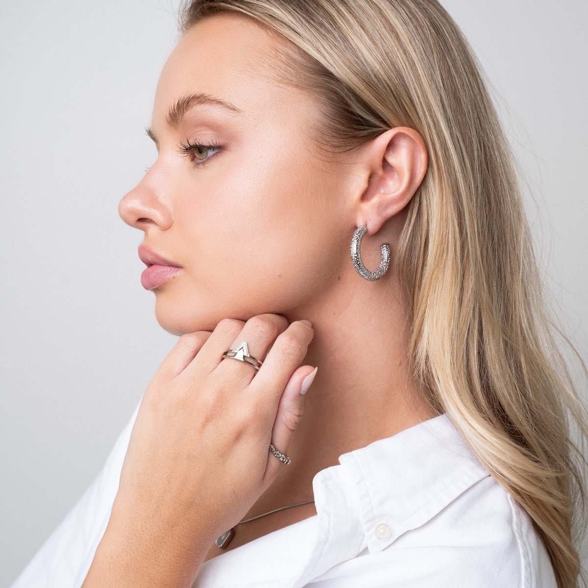 Hoop Earrings Textured Hoop Earring Silver – Meiva earrings view 5