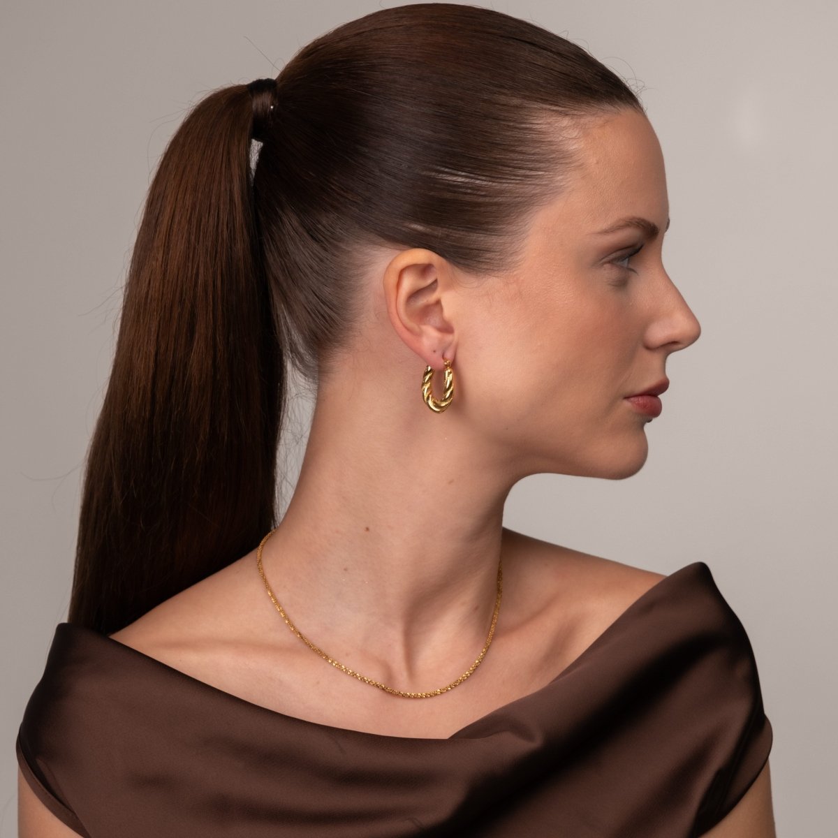 Hoop Earrings Twisted Hoop Earrings 18K Gold-Plated in 18K gold-plated – Meiva earrings view 6