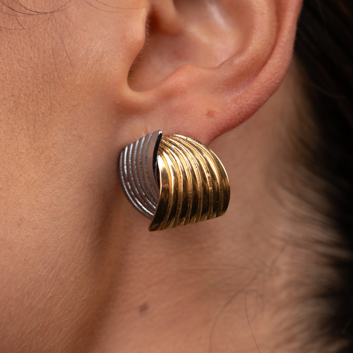 Earrings Wave Motion Two-Tone Gold and Silver – Meiva earrings view 4