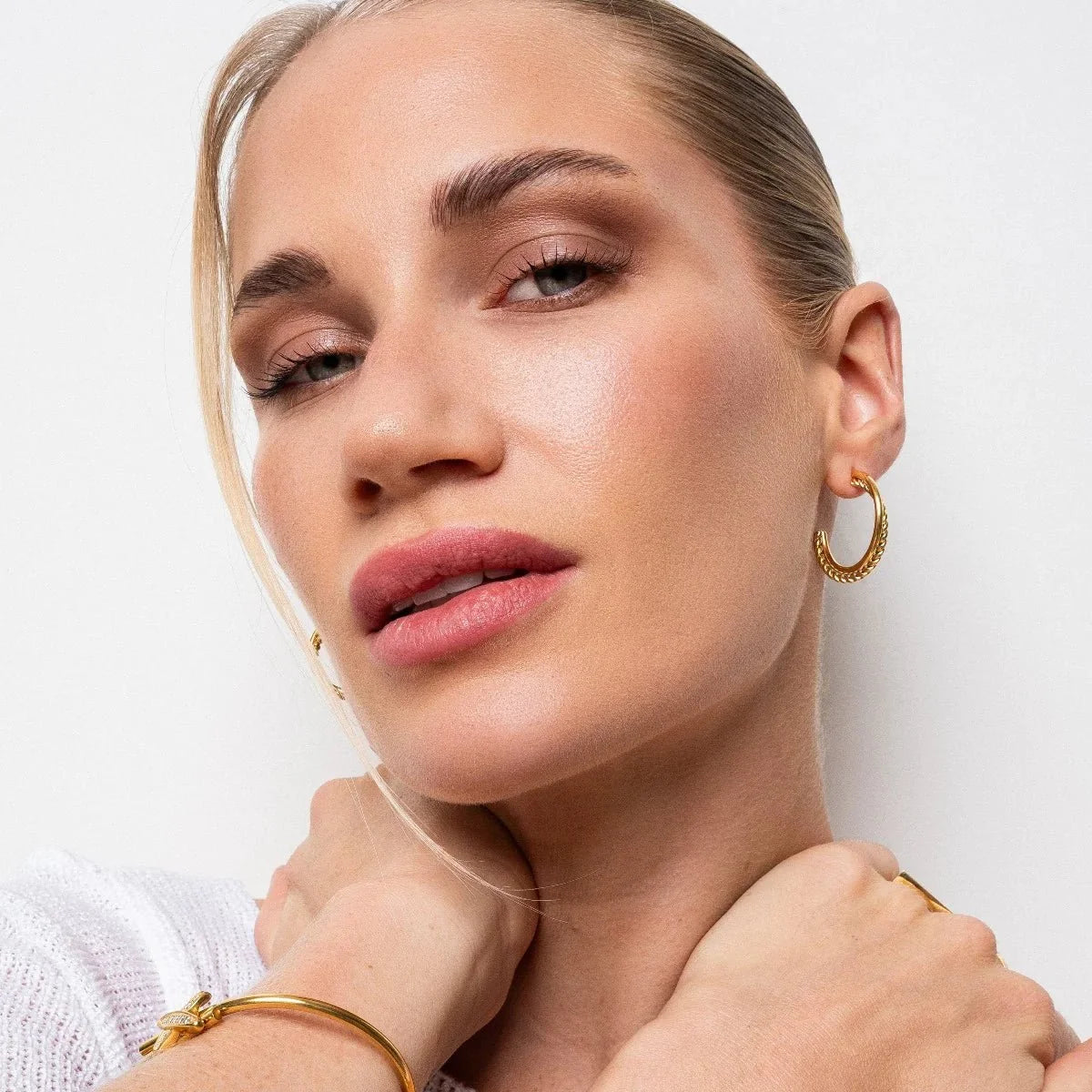 Earrings Madison 18K Gold-Plated Hoop in 18K gold-plated – Meiva earrings view 5