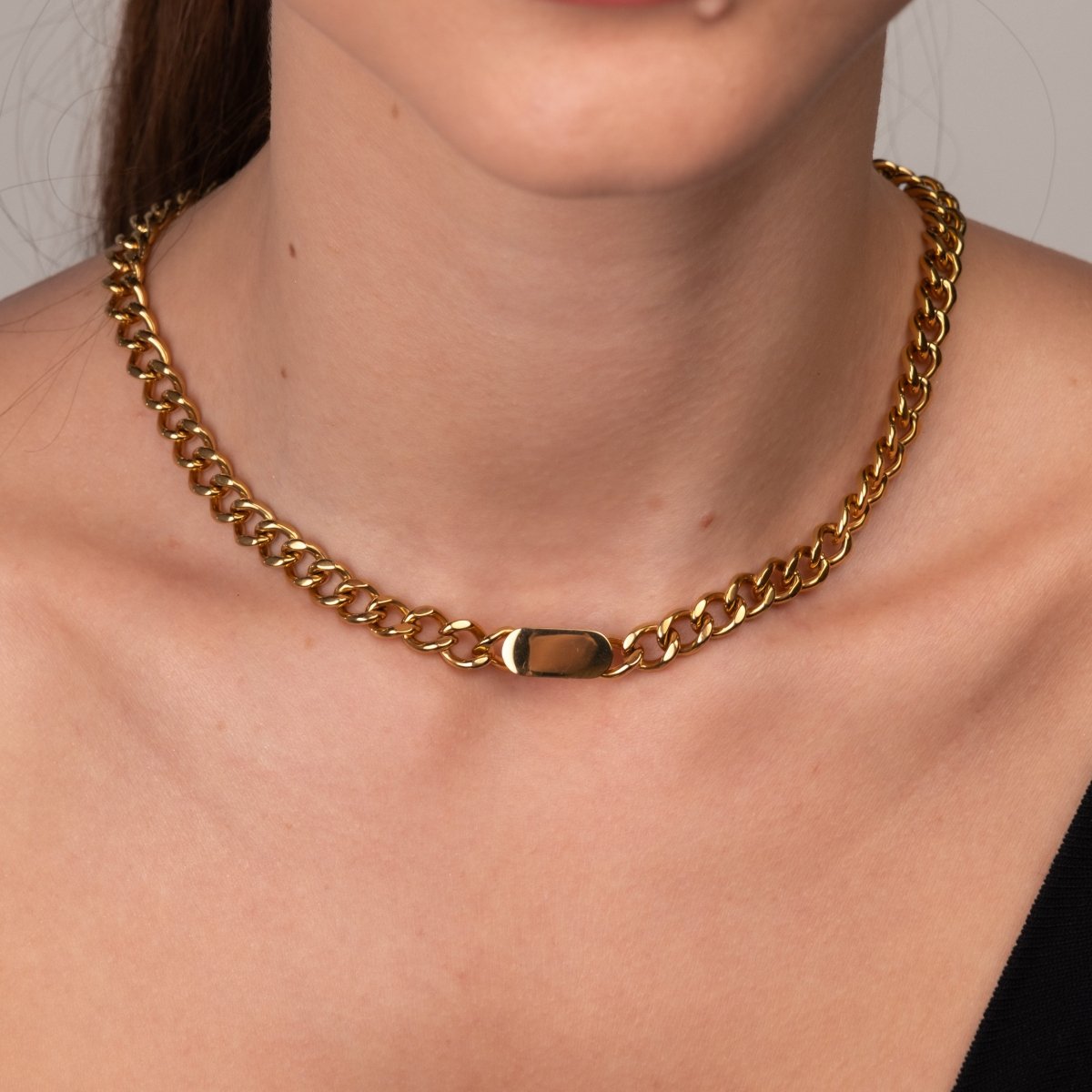 Necklace Minimalist Rectangular Pendant Chain 18K Gold-Plated in 18K gold-plated – Meiva necklace view 4