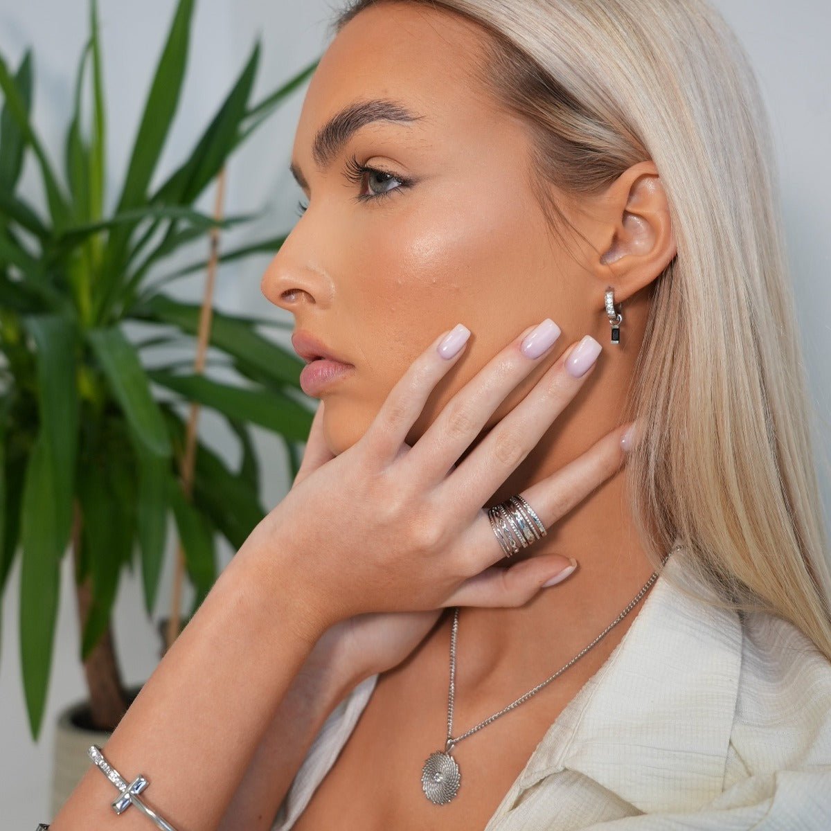 Necklace Glow Silver – Meiva necklace view 6