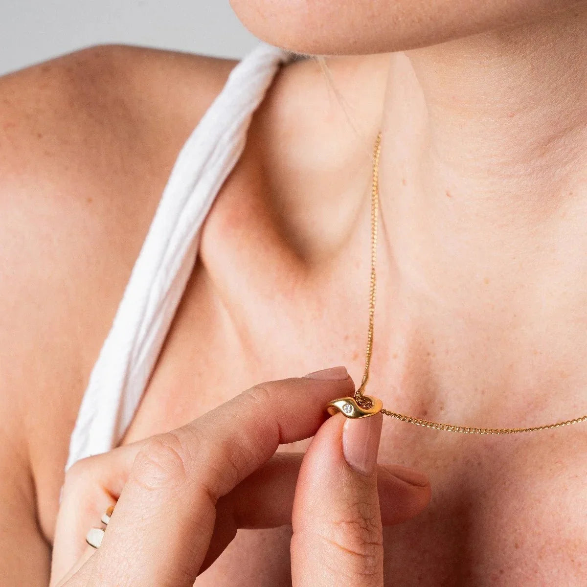 Necklace Link Pendant 18K Gold-Plated in 18K gold-plated – Meiva necklace view 7