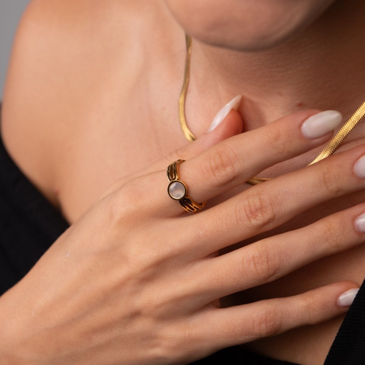 Ring Athena Mother-of-Pearl Stone 18K Gold-Plated in 18K gold-plated, pearl – Meiva ring view 7