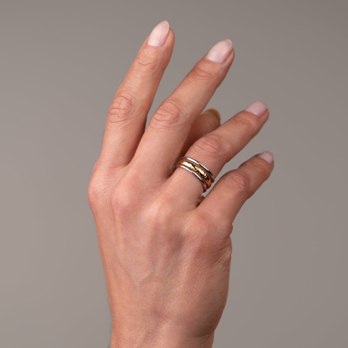 Ring Aura Adjustable Two-Tone Gold and Silver – Meiva ring view 5