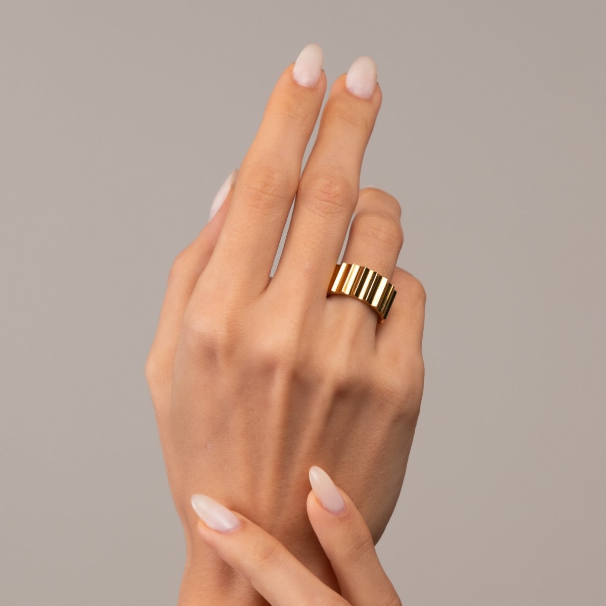Ring Groove 18K Gold-Plated in 18K gold-plated – Meiva ring view 2