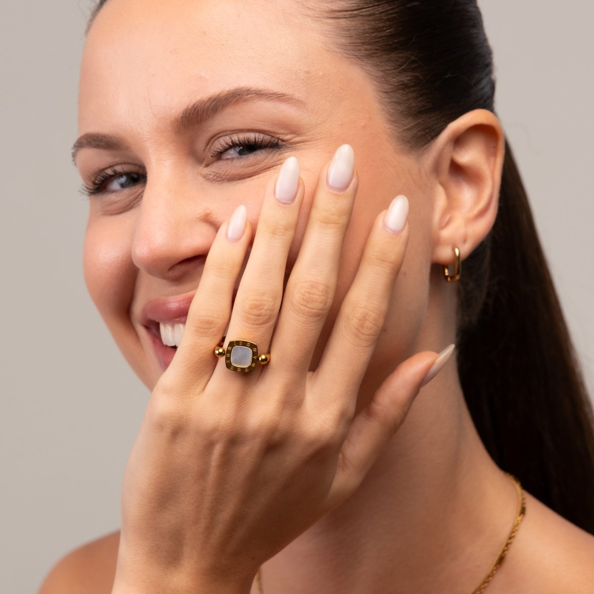 Ring Rotating Square Charm 18K Gold-Plated in 18K gold-plated – Meiva ring view 13