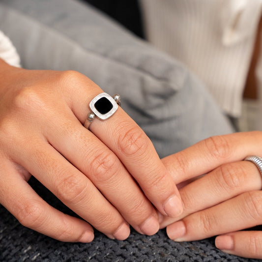 Ring Square Charm Spinning Silver – Meiva ring view 2