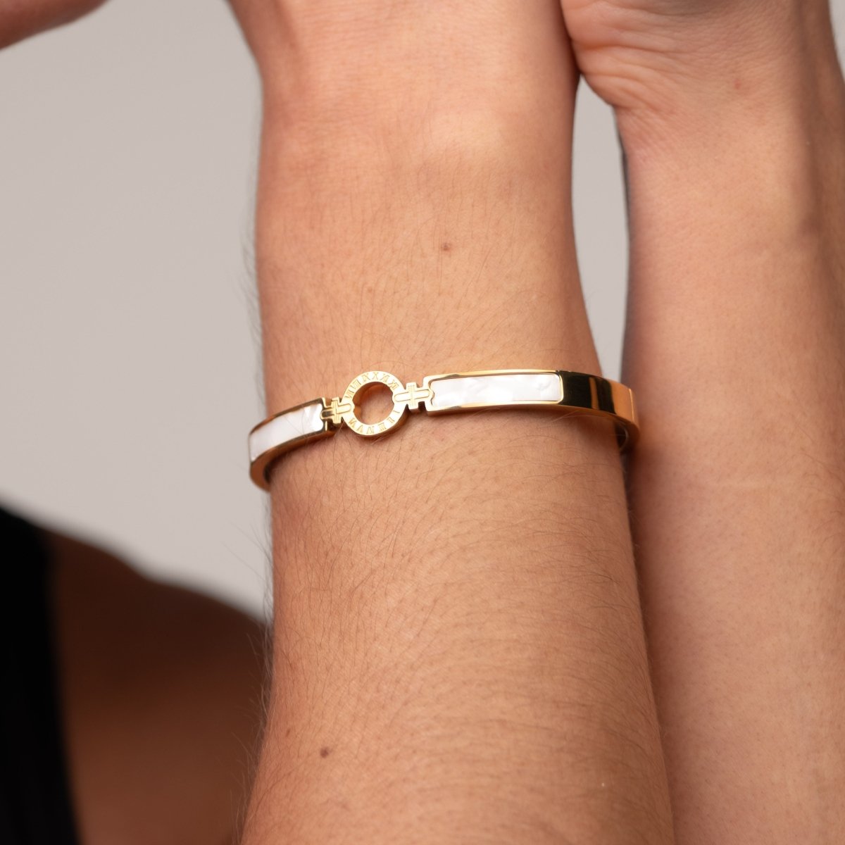 Bangle Aura Cuff Bracelet 18K Gold-Plated in 18K gold-plated – Meiva bracelet view 3