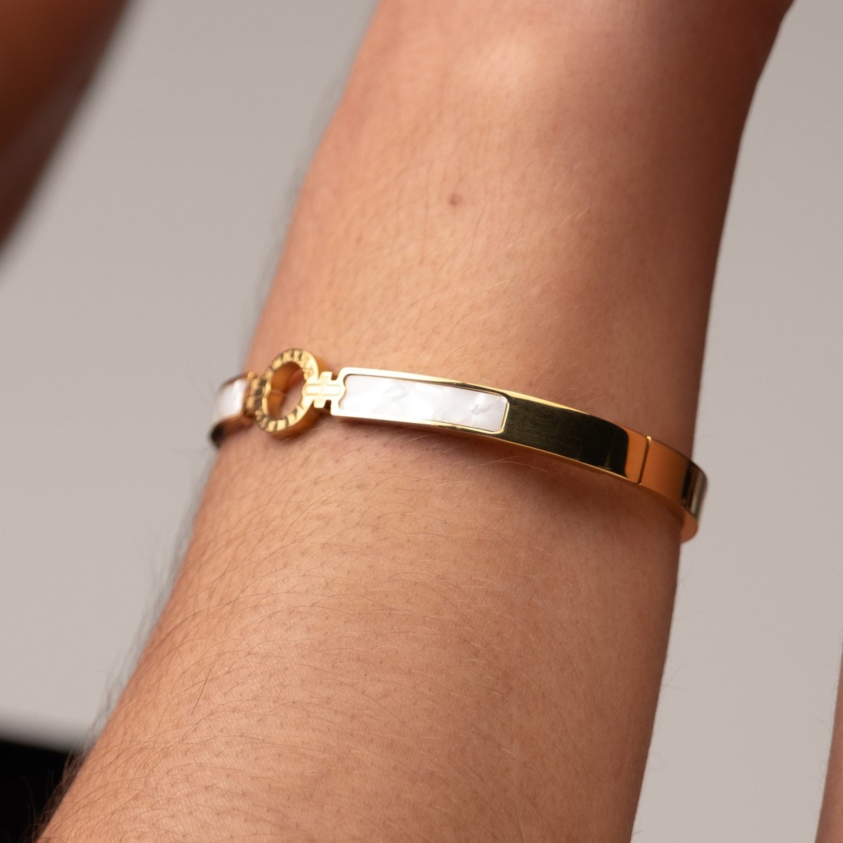 Bangle Aura Cuff Bracelet 18K Gold-Plated in 18K gold-plated – Meiva bracelet view 5