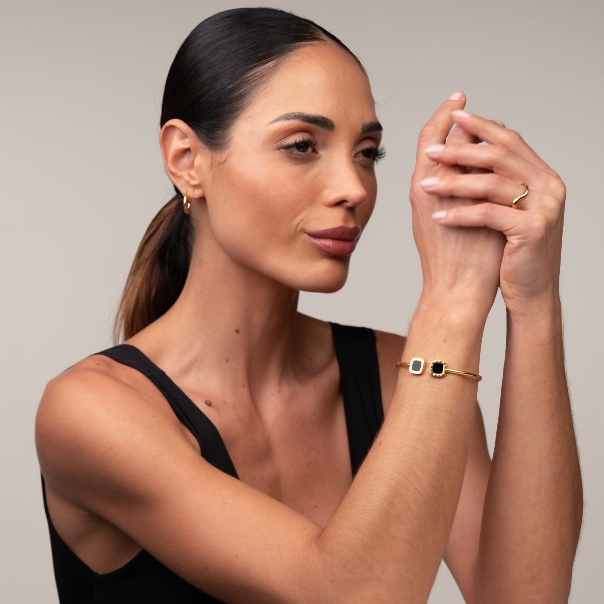 Bangle Bella Onyx Bracelet Gold Plated 18K in 18K gold-plated – Meiva bracelet view 11