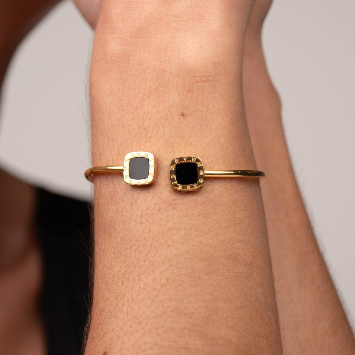 Bangle Bella Onyx Bracelet Gold Plated 18K in 18K gold-plated – Meiva bracelet view 7