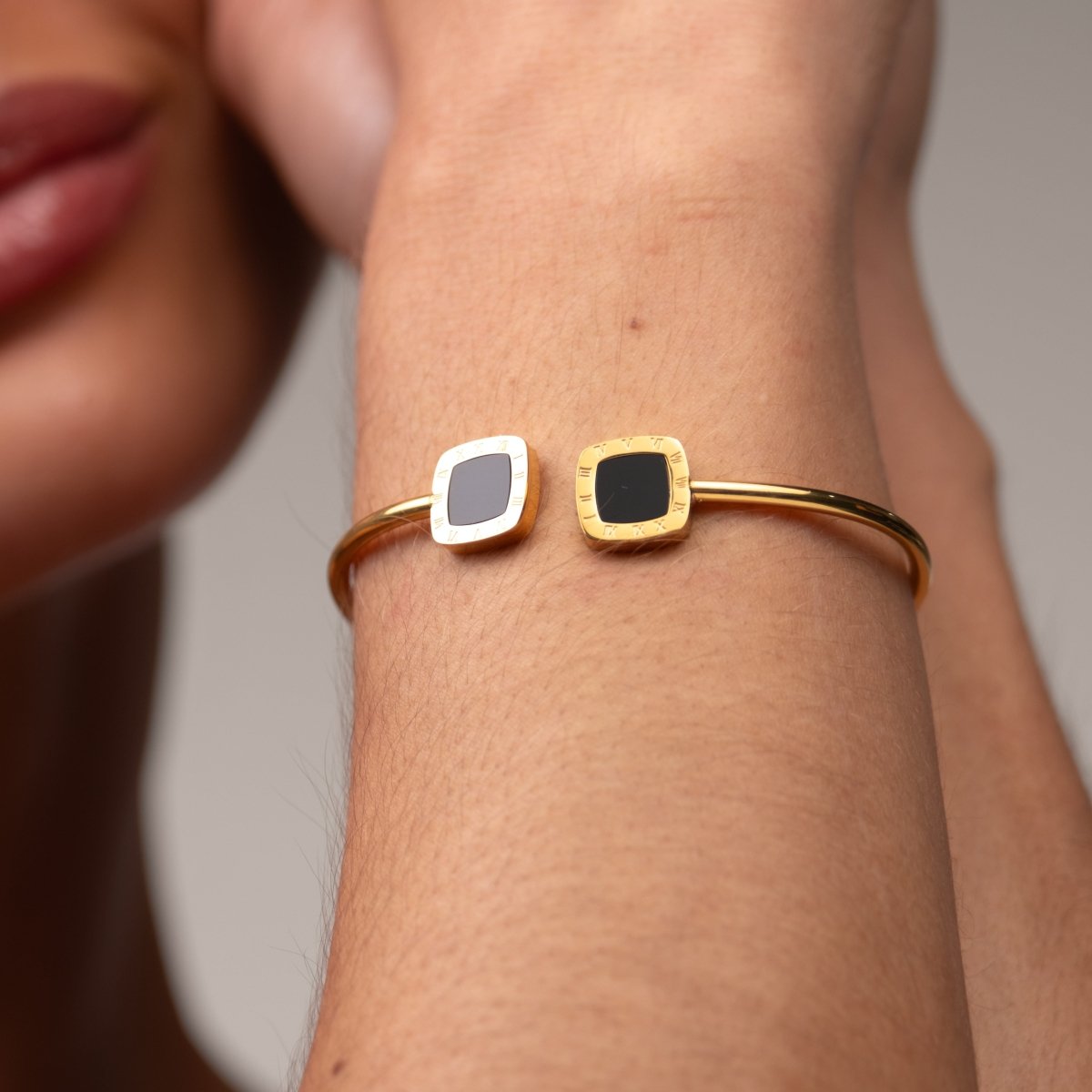 Bangle Bella Onyx Bracelet Gold Plated 18K in 18K gold-plated – Meiva bracelet view 8