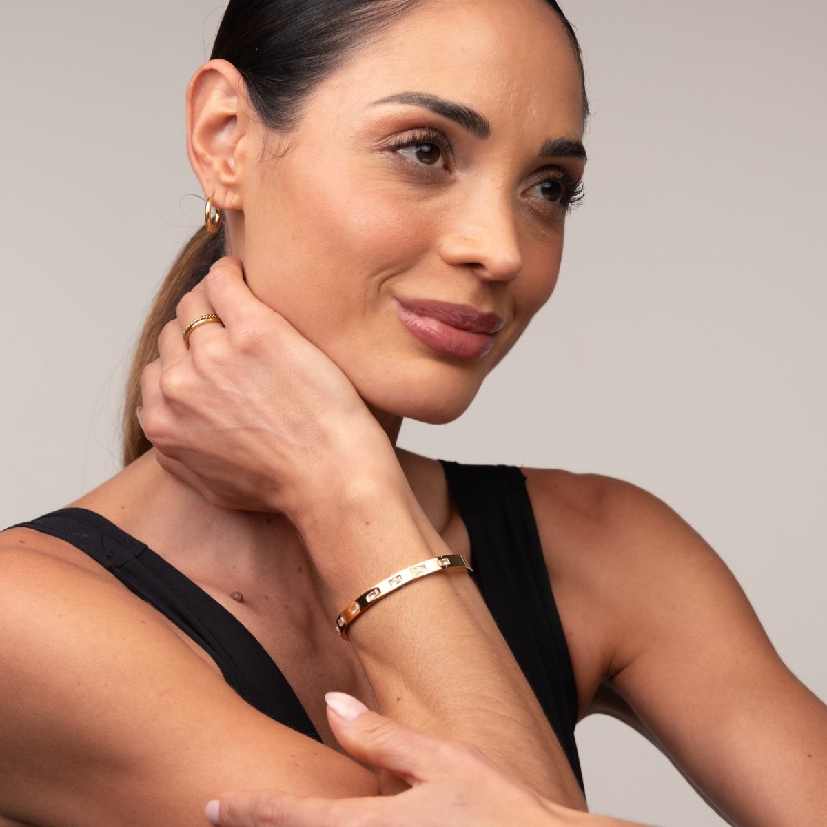 Bangle Carved 18K Gold-Plated Cuff Bracelet in 18K gold-plated – Meiva bracelet view 5