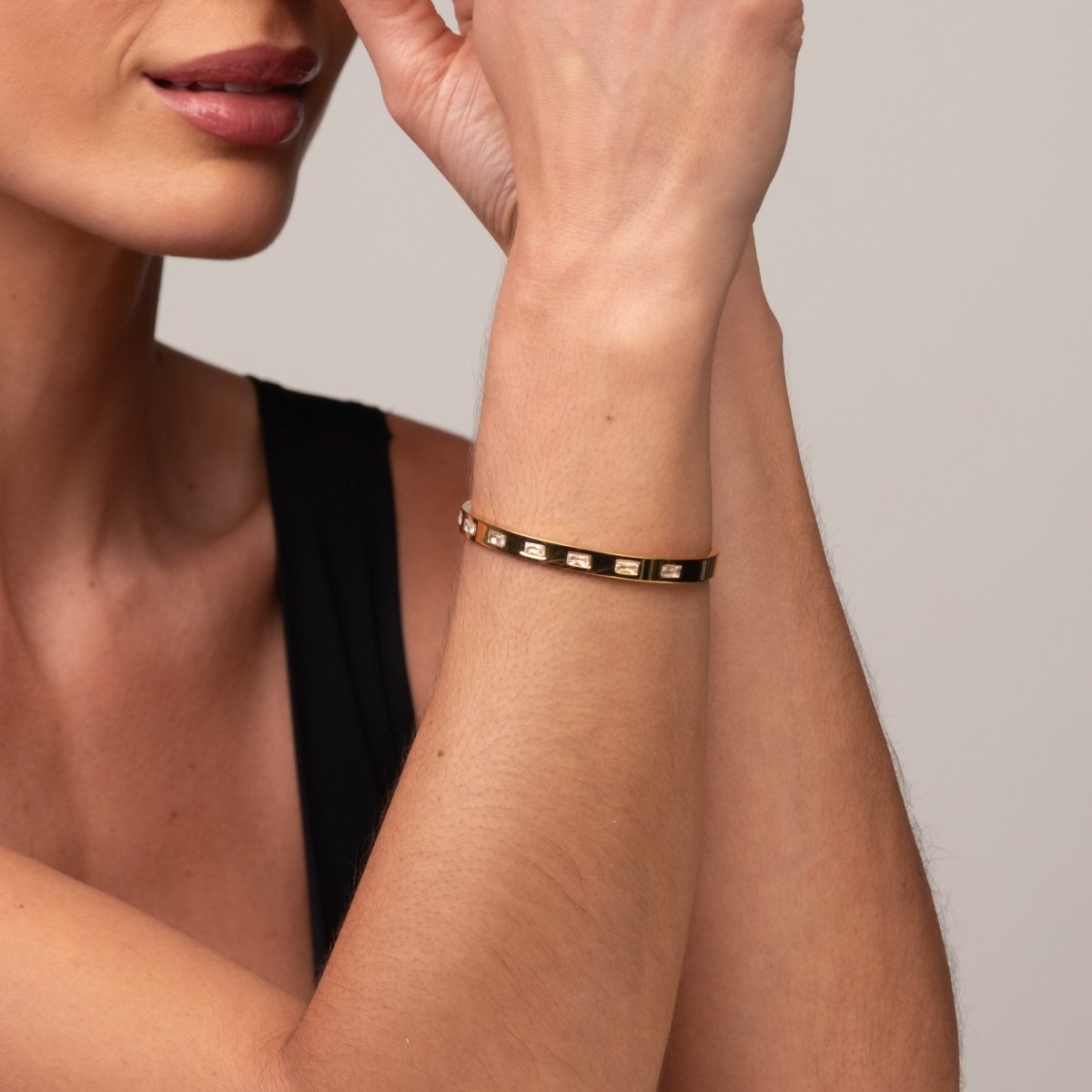 Bangle Carved 18K Gold-Plated Cuff Bracelet in 18K gold-plated – Meiva bracelet view 6