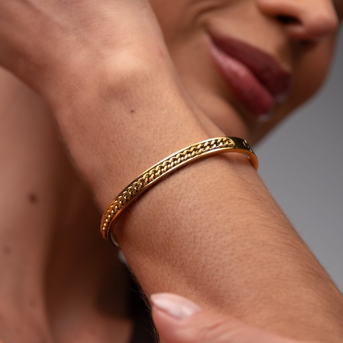 Bangle Link Cuff Bracelet 18K Gold-Plated in 18K gold-plated – Meiva bracelet view 3
