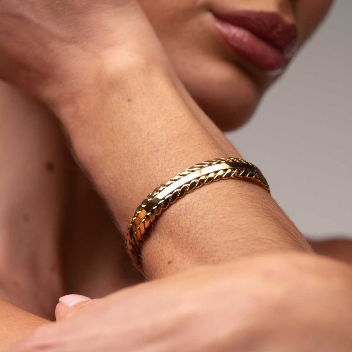 Bangle Golden Leaves Cuff Bracelet 18K Gold Plated in 18K gold-plated – Meiva bracelet view 3