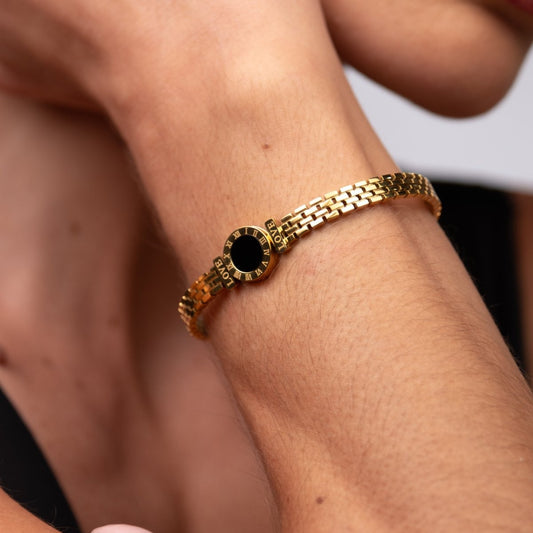 Bangle Hera Onyx Stone Cuff Bracelet 18K Gold Plated in 18K gold-plated – Meiva bracelet view 2