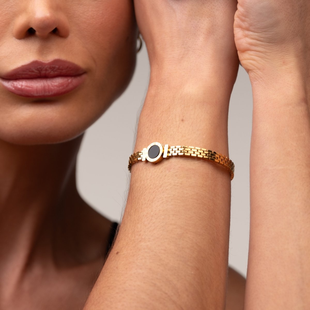Bangle Hera Onyx Stone Cuff Bracelet 18K Gold Plated in 18K gold-plated – Meiva bracelet view 3