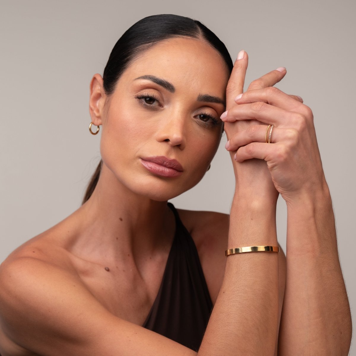 Bangle Minimal 18K Gold-Plated Cuff Bracelet in 18K gold-plated – Meiva bracelet view 10