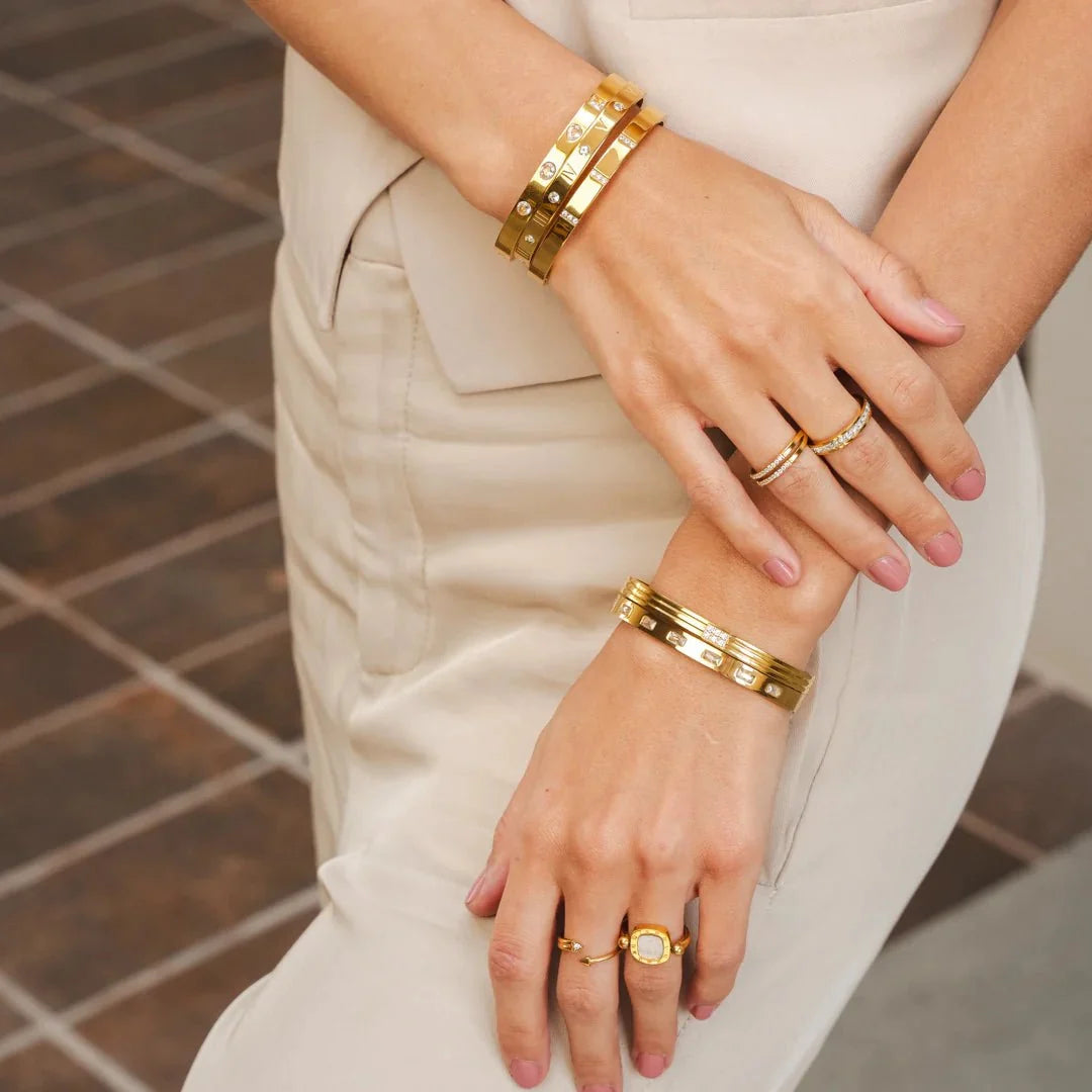 Bangle Minimal 18K Gold-Plated Cuff Bracelet in 18K gold-plated – Meiva bracelet view 2