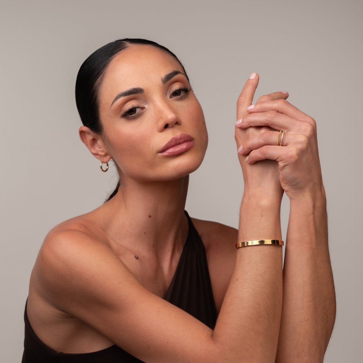 Bangle Minimal 18K Gold-Plated Cuff Bracelet in 18K gold-plated – Meiva bracelet view 8