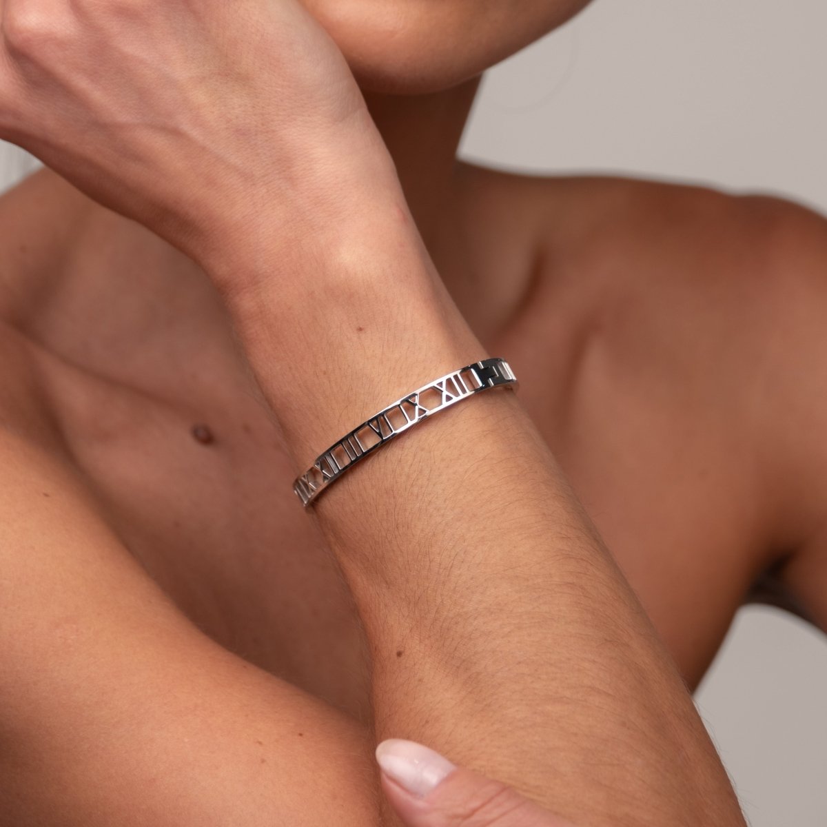 Bangle Roman Numeral Cuff Bracelet Silver – Meiva bracelet view 3