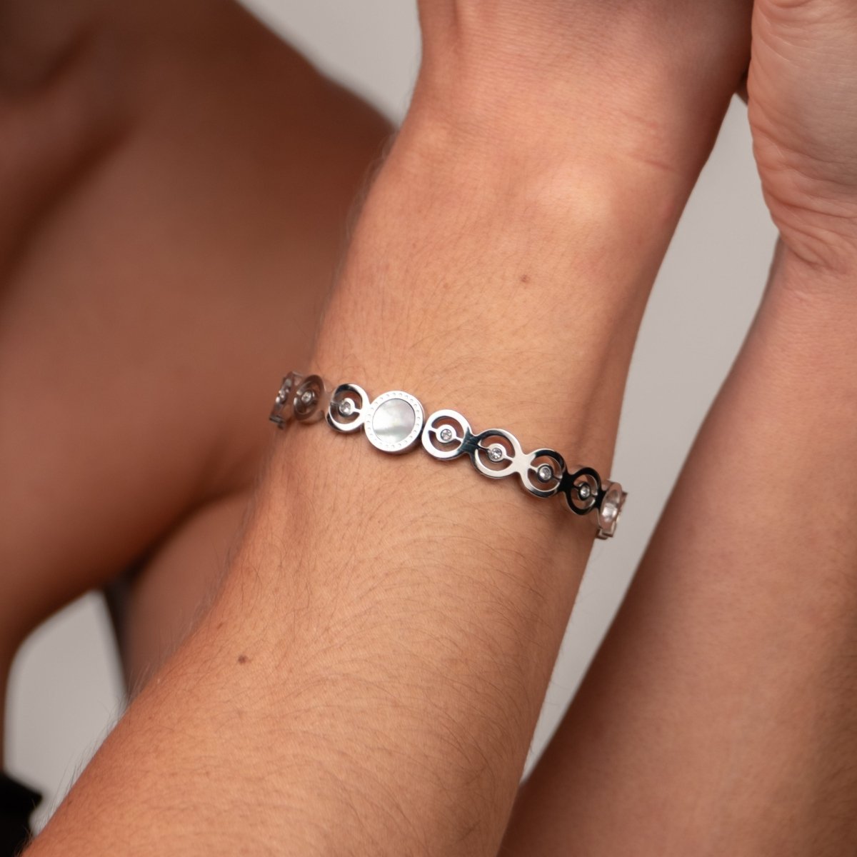Bangle Olivia Cubic Zirconia Stone Cuff Bracelet Silver in zirconia – Meiva bracelet view 4