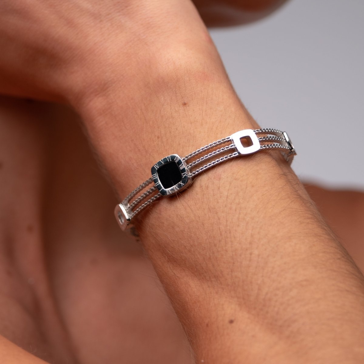 Bangle Onyx Cuff Bracelet Silver – Meiva bracelet view 3