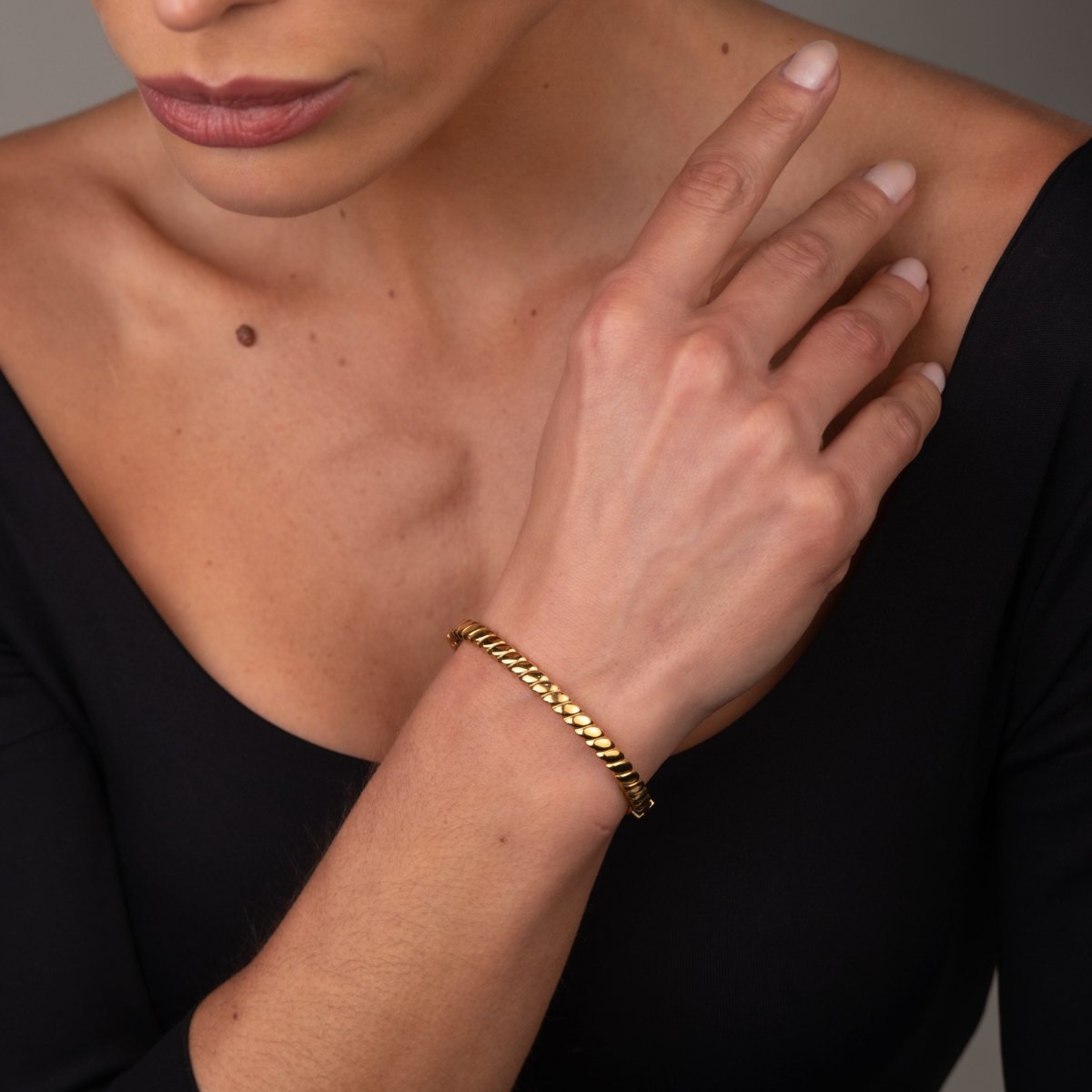 Bangle Pisa Cuff Bracelet 18K Gold Plated in 18K gold-plated – Meiva bracelet view 3