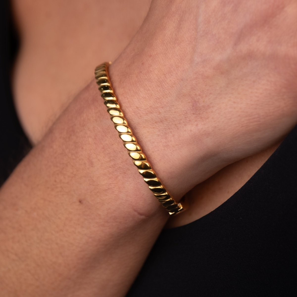 Bangle Pisa Cuff Bracelet 18K Gold Plated in 18K gold-plated – Meiva bracelet view 5