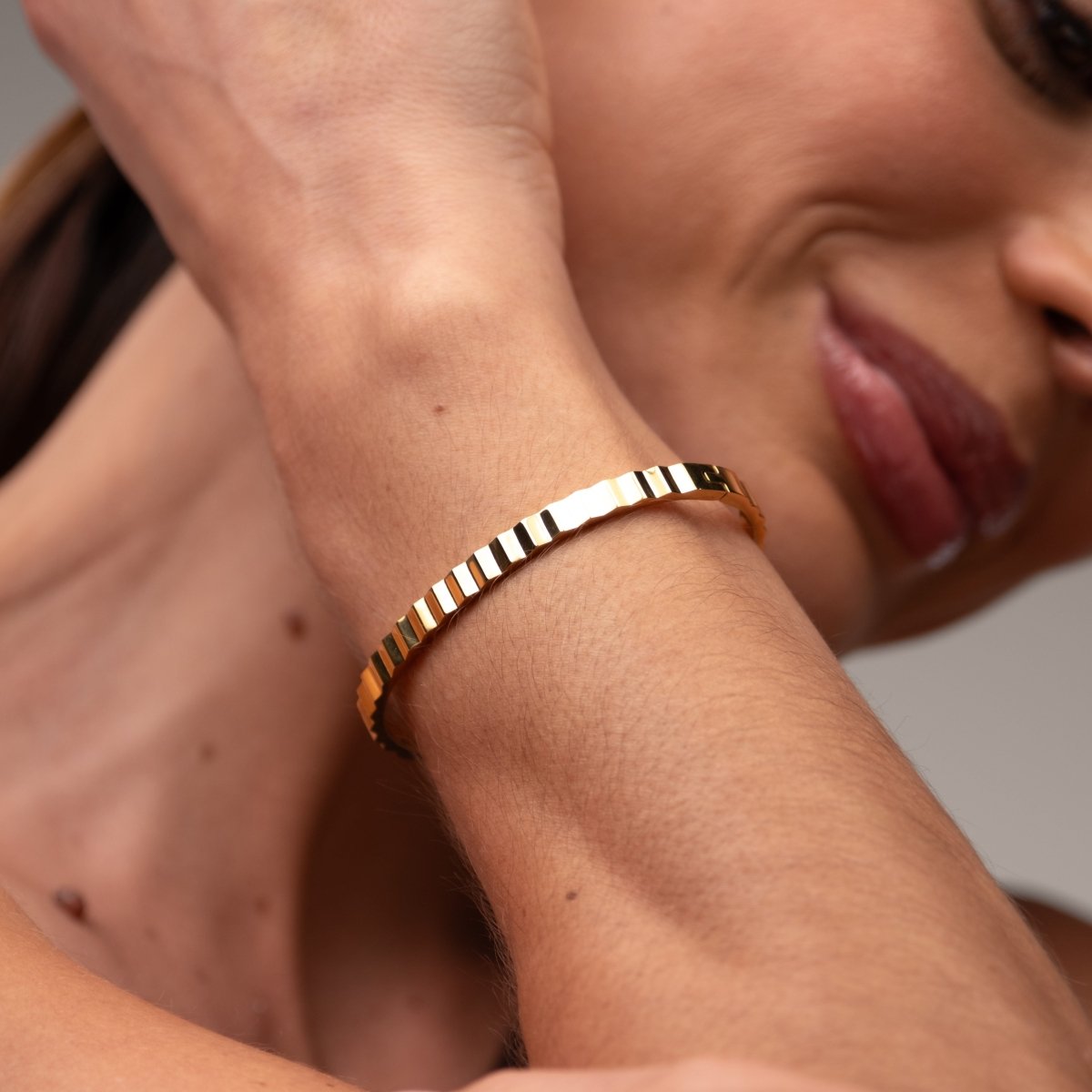 Bangle Ripple Cuff Bracelet 18K Gold-Plated in 18K gold-plated – Meiva bracelet view 3