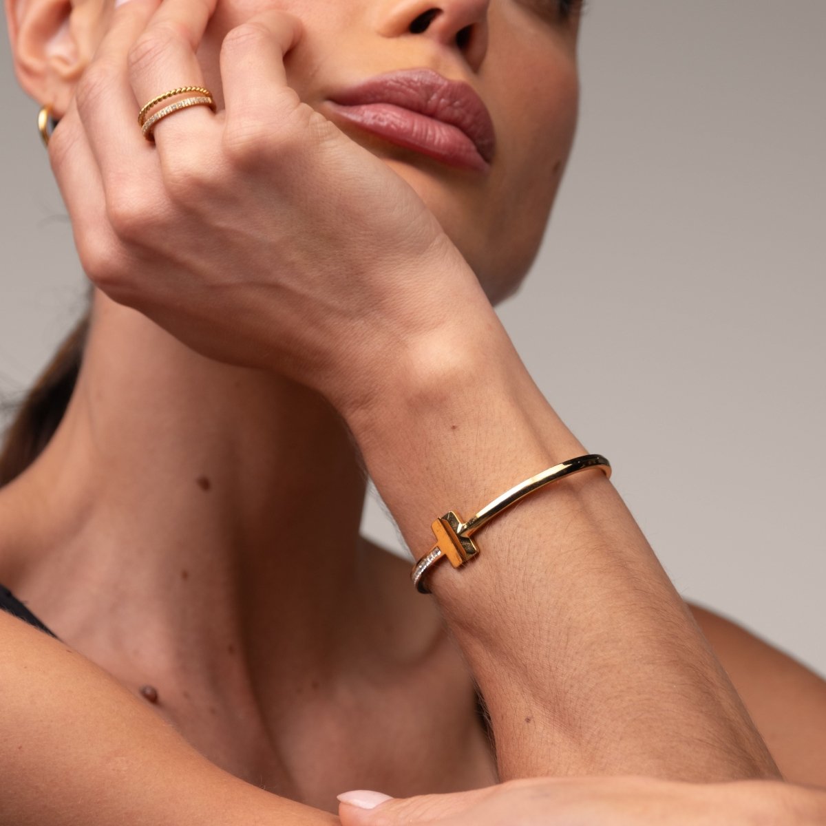 Bangle T-Bar Elegance Cuff Bracelet 18K Gold-Plated in 18K gold-plated – Meiva bracelet view 3