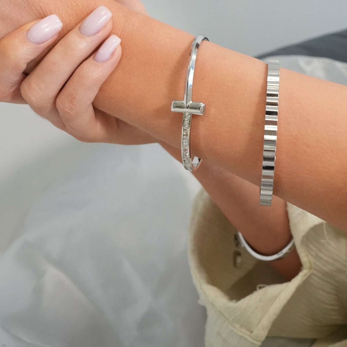 Bangle T-Bar Elegance Cuff Bracelet Silver – Meiva bracelet view 5