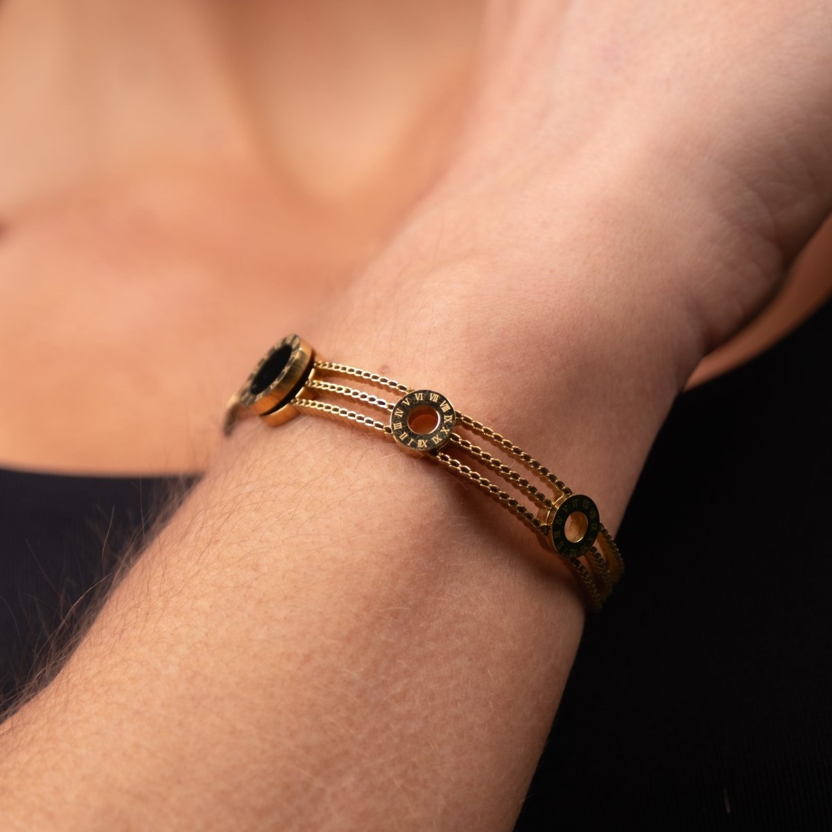 Bangle Triple Onyx Cuff Bracelet 18K Gold Plated in 18K gold-plated – Meiva bracelet view 3