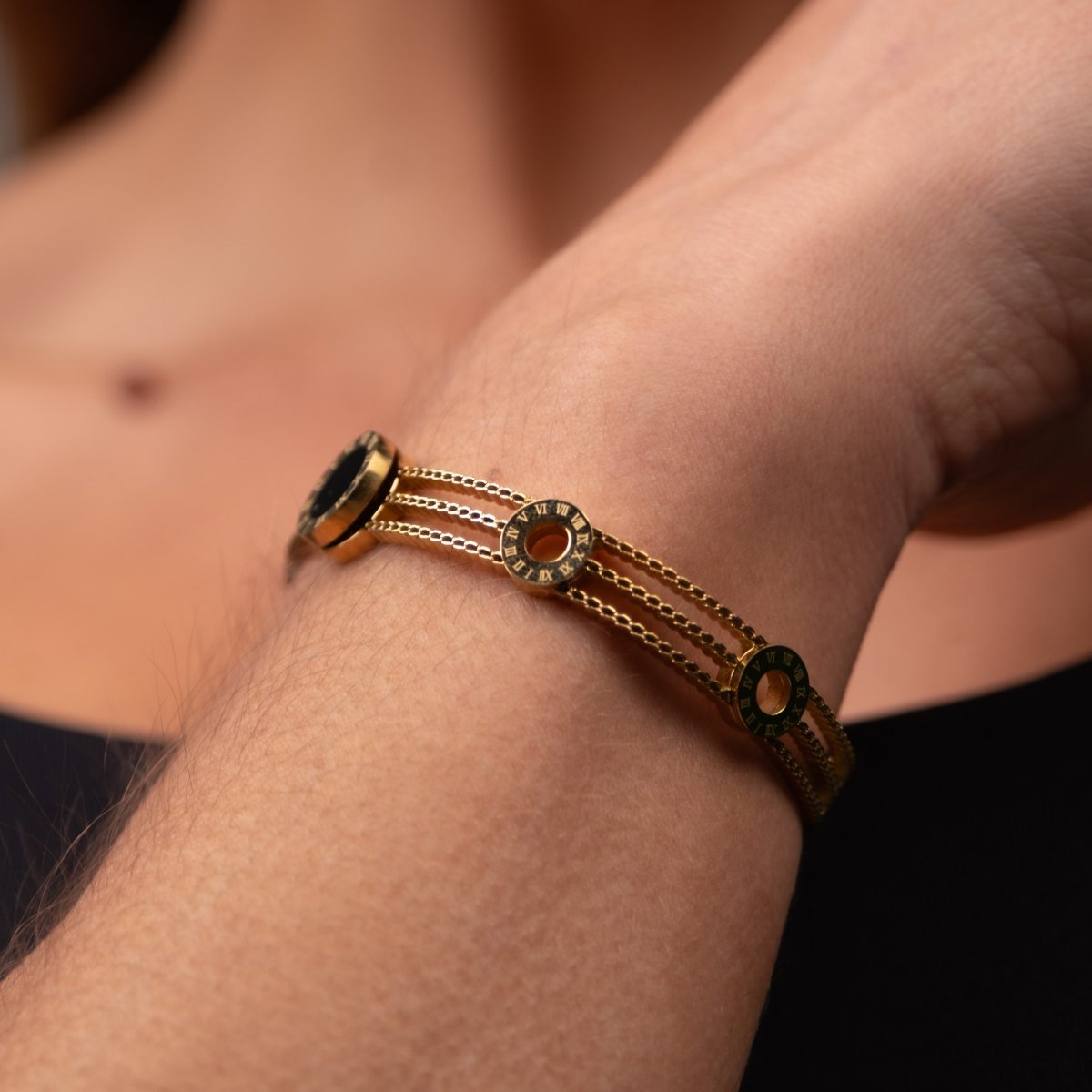 Bangle Triple Onyx Cuff Bracelet 18K Gold Plated in 18K gold-plated – Meiva bracelet view 4