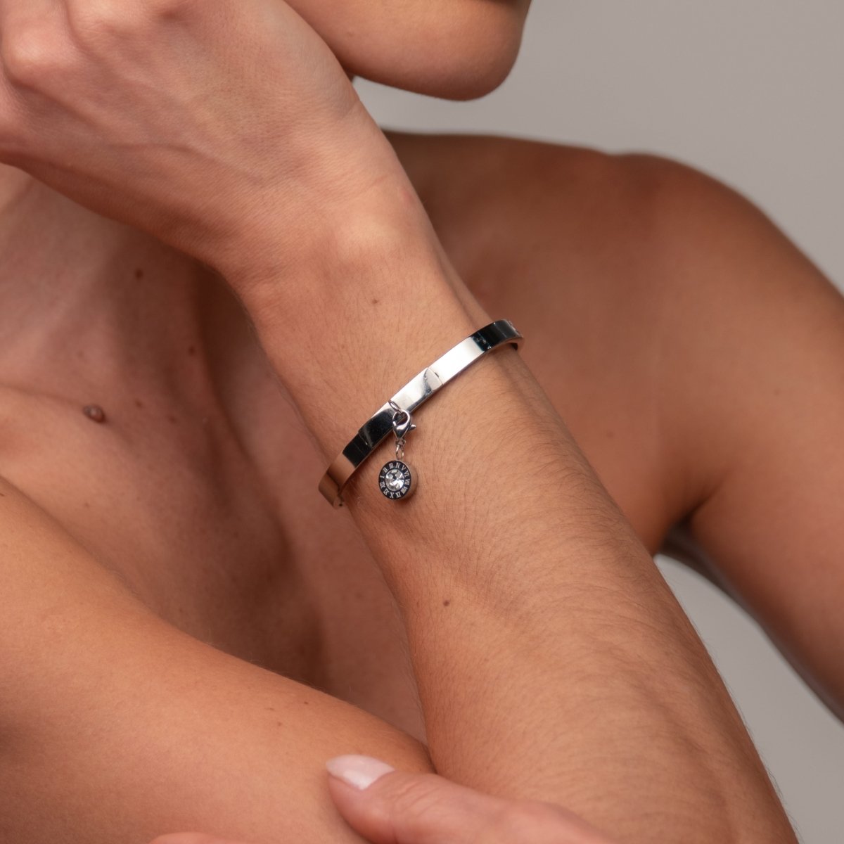 Bangle Uniq Cuff Bracelet Silver – Meiva bracelet view 4