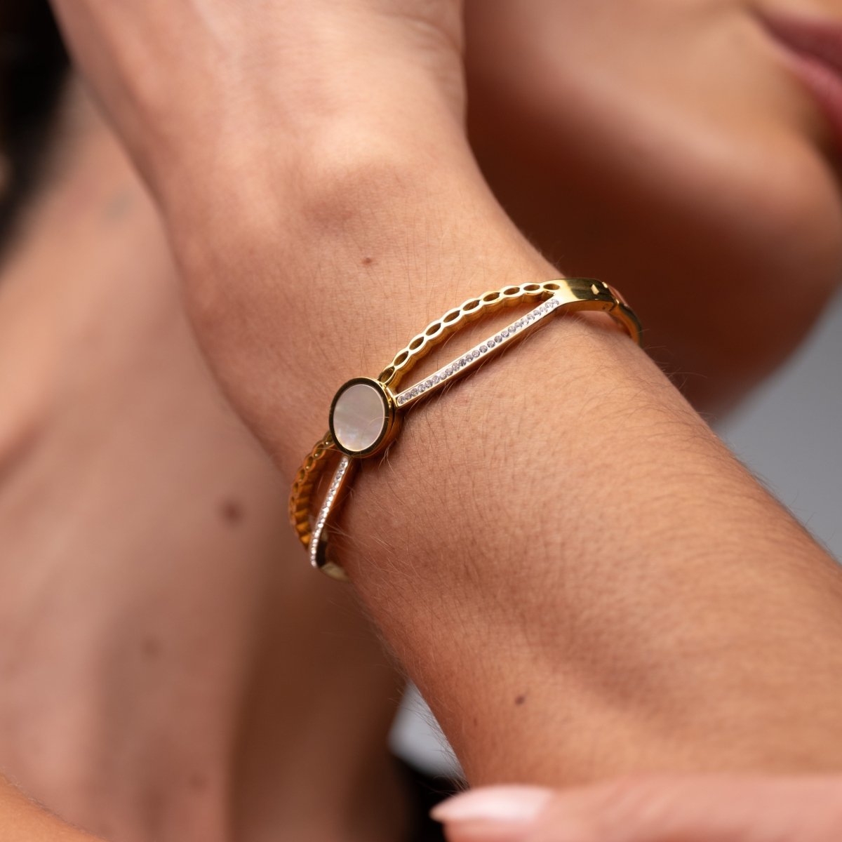 Bangle Venus Cuff Bracelet 18K Gold Plated in 18K gold-plated – Meiva bracelet view 4