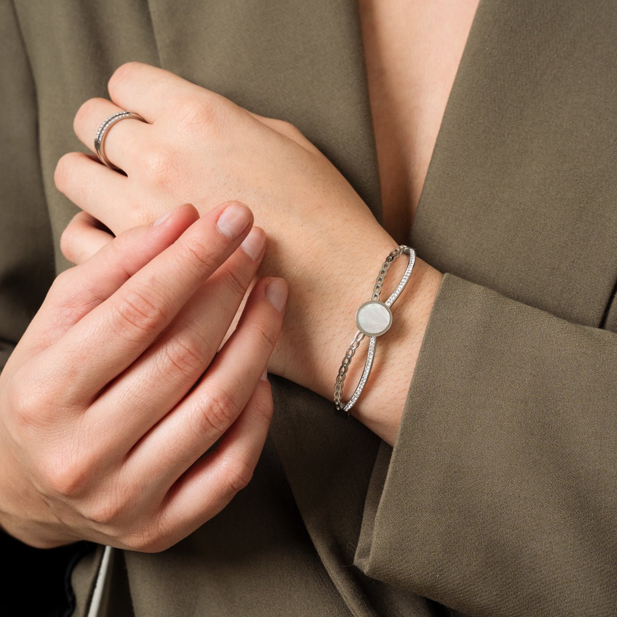 Bangle Venus Cuff Bracelet Silver – Meiva bracelet view 3
