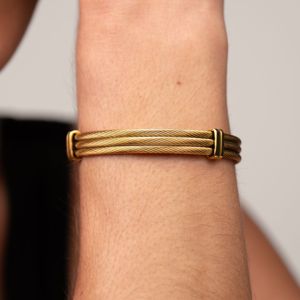 Bangle Wire Cuff Bracelet 18K Gold Plated in 18K gold-plated – Meiva bracelet view 3